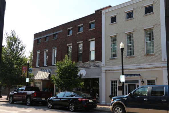 Downtown Street Retail and 2nd Floor Professional Office: 123 W 2nd St, Owensboro, KY 42303